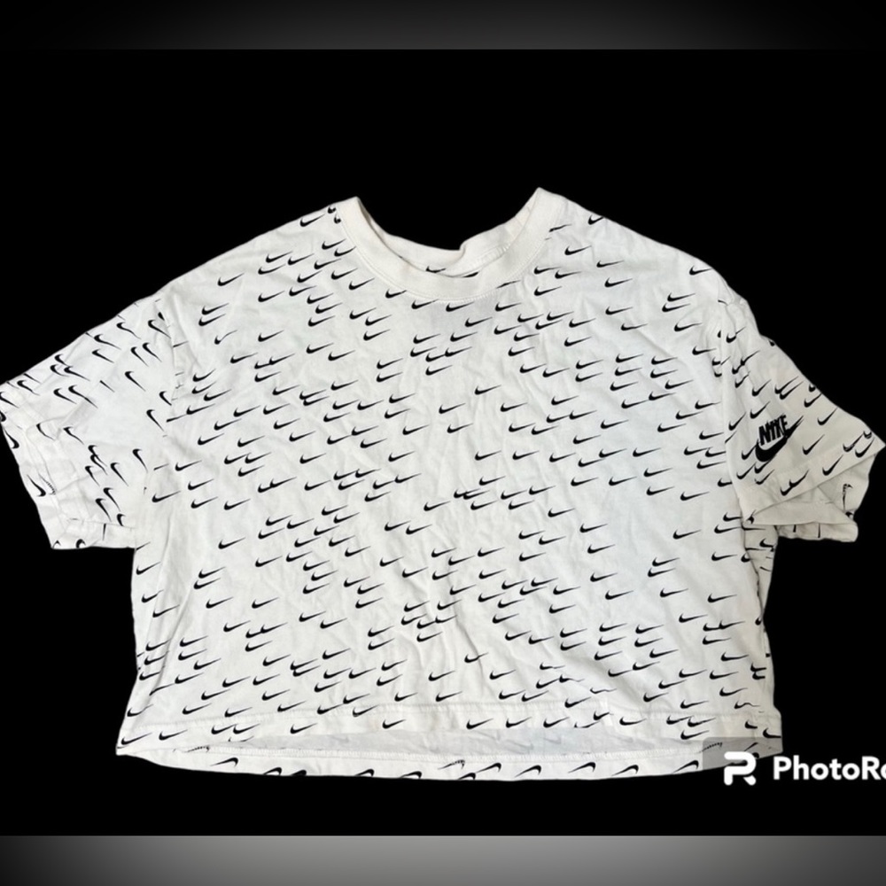 Cropped Nike Tee